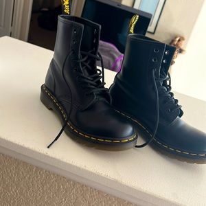 Dr. martens size 7. Worn only once!